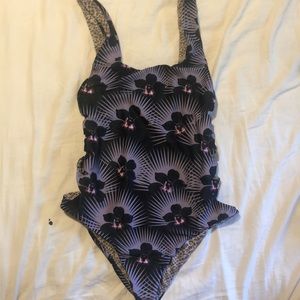 Acacia one piece size medium